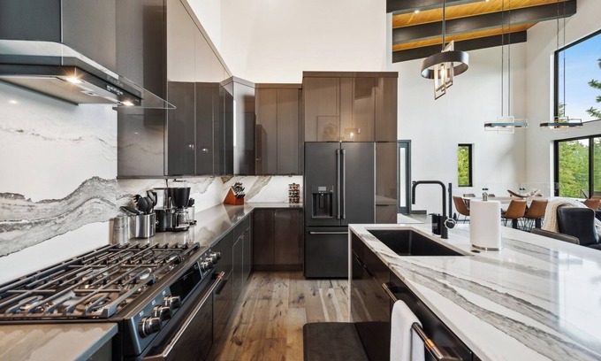 Somers House | Family friendly with 180 Degree views of Flathead Lake and Mountain Range