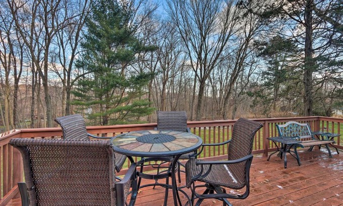 Woodbury House | Family-Friendly Woodbury Home with Yard and Deck!