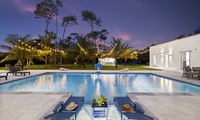 Princeton Villa | Family/Friends Getaway in The White House of Miami