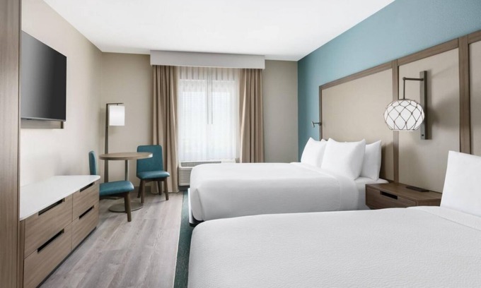 Marathon Hotel | Family & Friends Getaway! 2 Convenient Units, Free Breakfast, Outdoor Pool