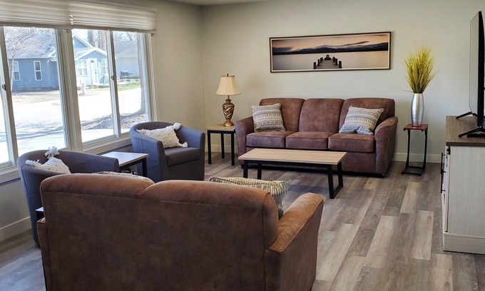 Arnolds Park House | Family Fun - 2 blocks from everything!