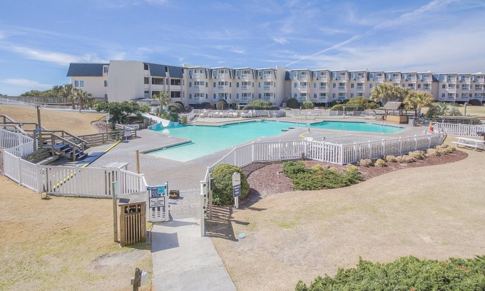 Morehead City Condo | Family Fun at 178 A Place at the Beach – 2BR Condo w/Pool & Waterslide View