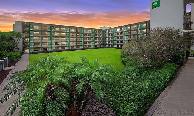 Lake Buena Vista Hotel | Family Fun: Disney Springs Across, Shuttle to Parks, 2 Comfortable Units