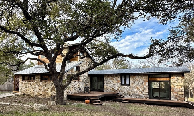Dripping Springs Cabin | Family Fun Outdoor Escape Texas Cabin 5min DT Dripping Springs