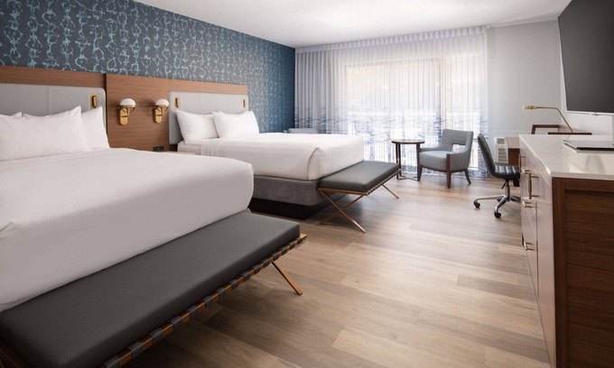 Port Angeles Hotel | Family Getaway! Outdoor Pool, Parking, Pets Allowed, Near Ted's Tree Park!
