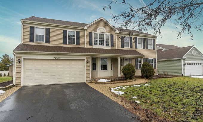 Carol Stream House | Family Heaven Retreat, 6 Bedroom, Sleep 16
