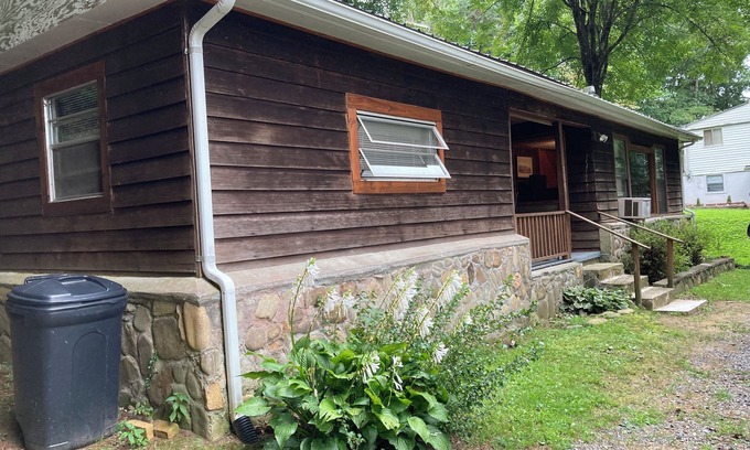 Lackey Hill House | FAMILY HOME CLOSE TO TOWN