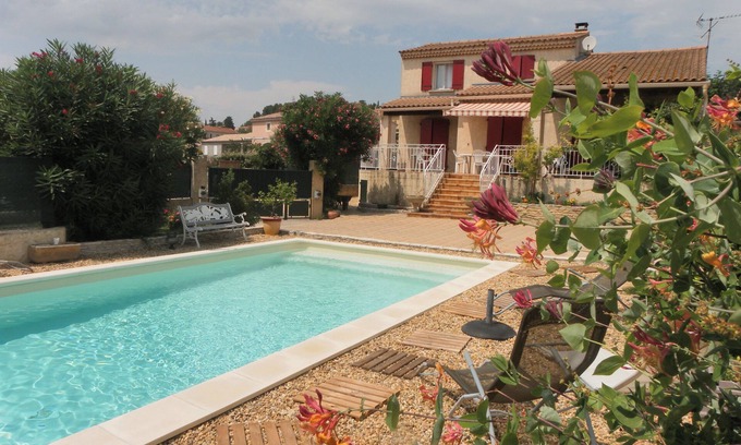 Chateauneuf-du-Pape House | FAMILY HOME WITH PRIVATE POOL SLEEPS 10