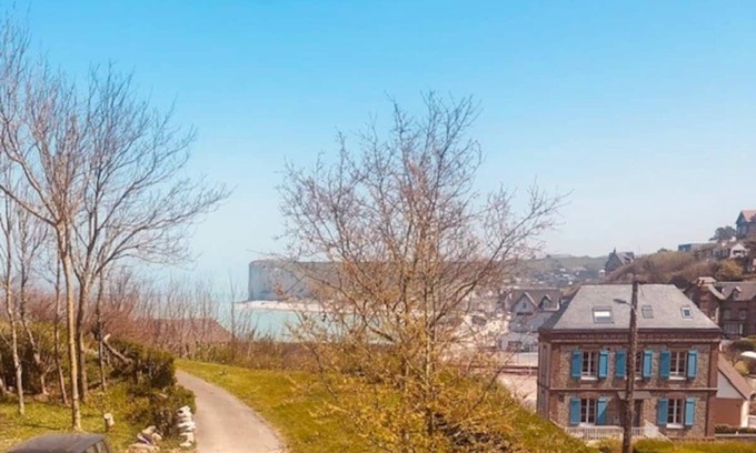 Veulettes-sur-Mer House | Family home: sea view, beach 50m away