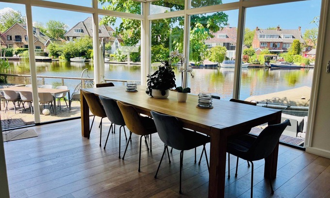 Heemstede House | Family house on a lake, close to Amsterdam, Haarlem and the beach!