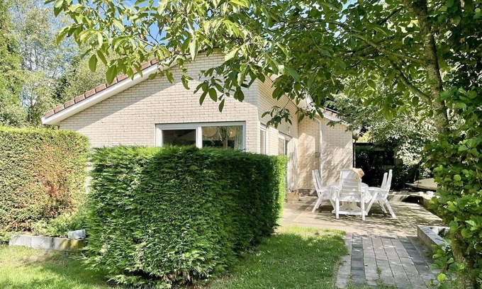 Burgh-Haamstede House | Family house, quietly located, lots of privacy,15 minutes cycling from the beach