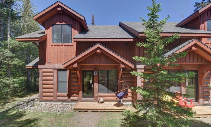 Lac Superieur Village Ski Chalet | Family Lake Access Chalet w/Spa