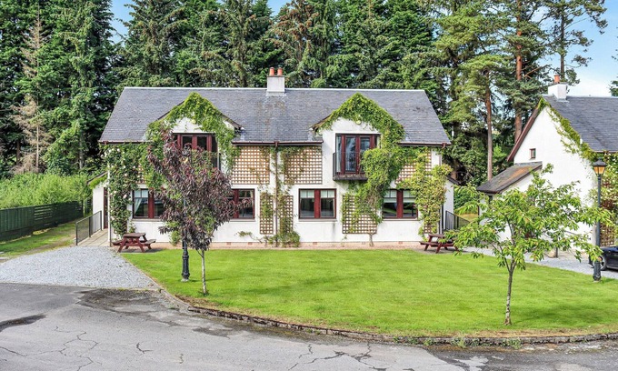 Pitlochry Cottage | Family Lodge No. 2 The Place Downstairs - UK45691