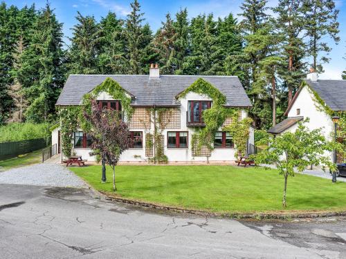 Pitlochry House | Family Lodge No 2 The Place Downstairs - Uk45691