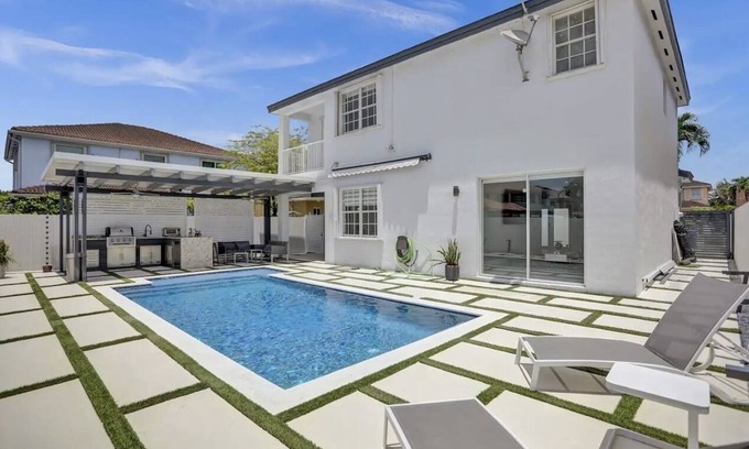 Tamiami House | family modern house , quiet area ,remodel house .