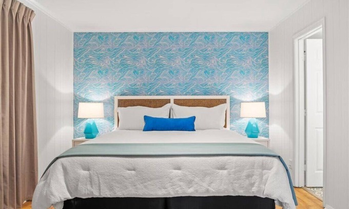 Crescent Beach Apartment | Family Pet-Friendly Getaway Beach Nest #3