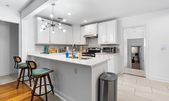 Terrell Heights House | Family & Remote Work Retreat Near Airport, Google Fiber Wifi, and Classic Games!