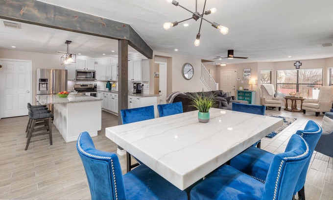 Wetmore House | Family Retreat Centrally located w/ Luxury Beds! Right in heart of NORTH SA!