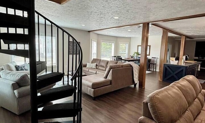 Escanaba House | Family Retreat with Lake Views at Ludington Park