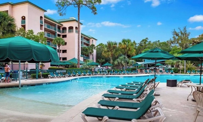 Hilton Head Resort | Family-Sized 2BR Condo with Pool, Hot Tub and Walk to Shops and Dining