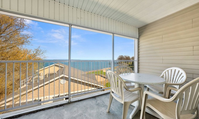Put-in-Bay Hotel | Family Suite at Bayshore Resort Put-in-Bay