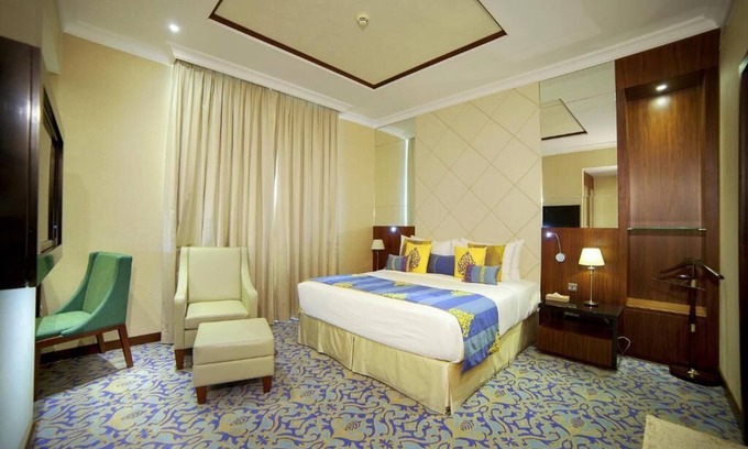 Al Mankhool House | Family Suite Near Burjuman Metro By Luxury Bookings