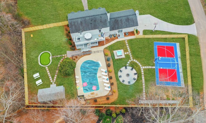Greensboro House | Family Tranquil Retreat - Pool, HotTub, Golf, More