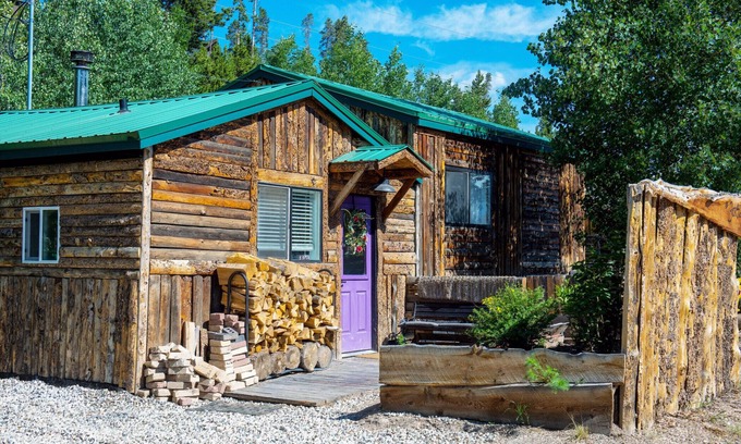 Grand Lake Cabin | Family Vacation in Violet Sky Pilot Cabin at Wild Acre Cabins
