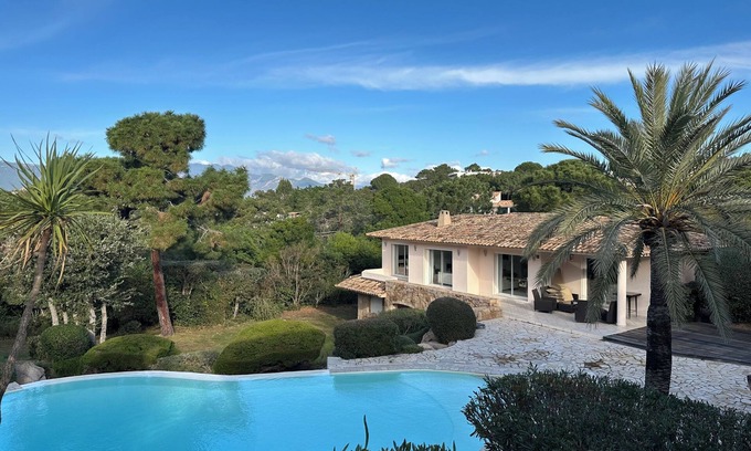Cala Rossa Villa | Family villa in the private Cala Rossa estate, beach access on foot.