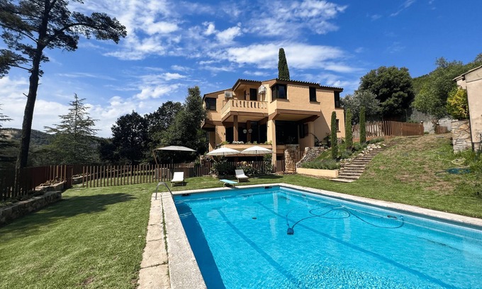 Orrius Ski Chalet | Family villa with large pool near Barcelona