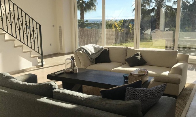 San Roque House | Familyfriendly Townhouse with walking distance to beach, bars and supermarket