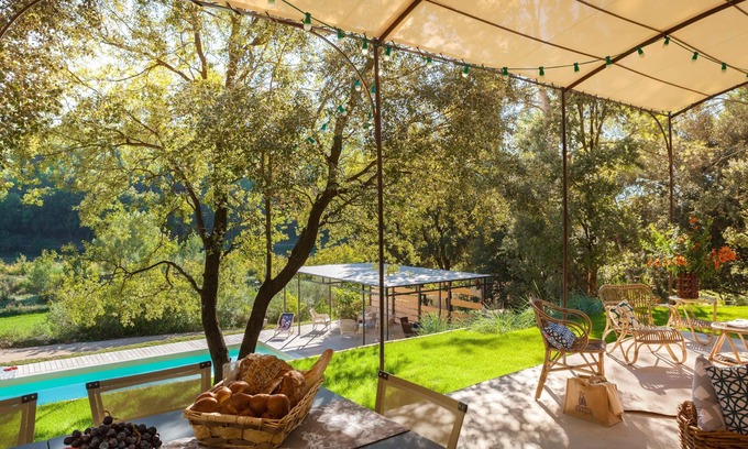 Pernes-les-Fontaines Villa | Fancy Villa Nested in the Middle of the Nature