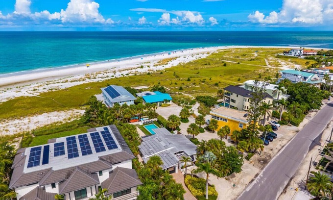 Anna Maria Apartment | Fanta-Sea | Beachfront Home w/Pool, Volleyball, & Gulf Access – 4BR/4BA