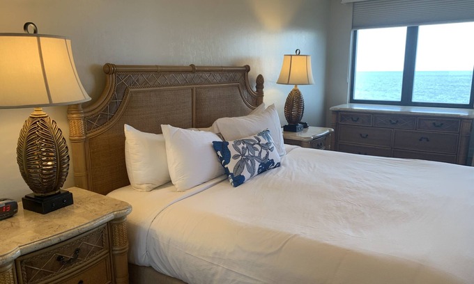 Marco Island Apartment | Fantastic 2 Bedrooms Apartment on Marco Island Beach
