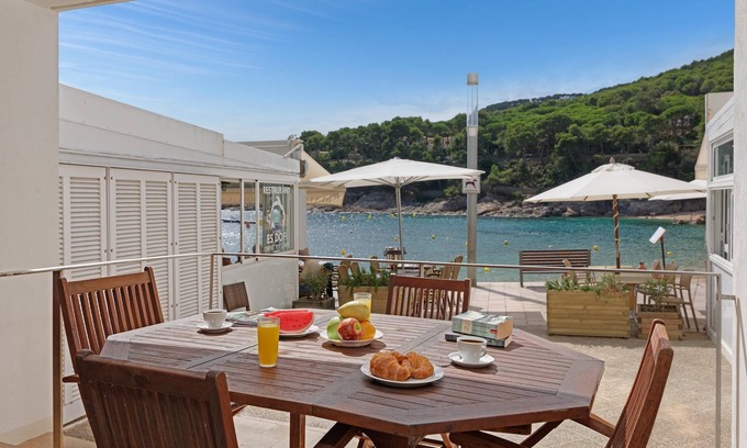 Tamariu Apartment | Fantastic apartment in first line of beach with a spectacular sea view