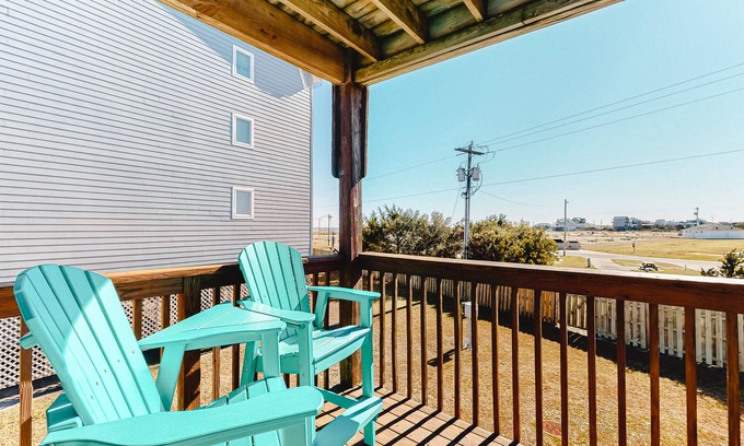 Rodanthe Condo | Fantastic condo close to sound and beach with WiFi, shared pool, & private W/D