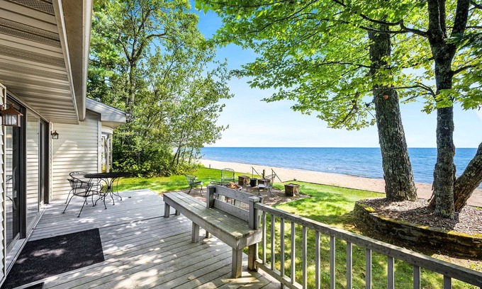 Sturgeon Bay House | Fantastic Door County Beach House - BOOK NOW FOR FALL '24!