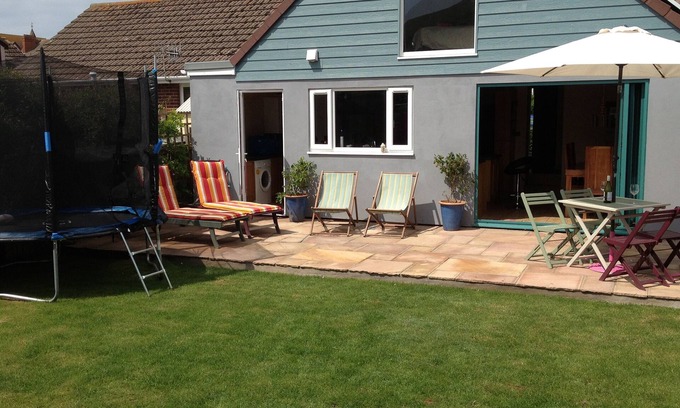 Woolacombe House | fantastic family home- central village location & short level walk to beach