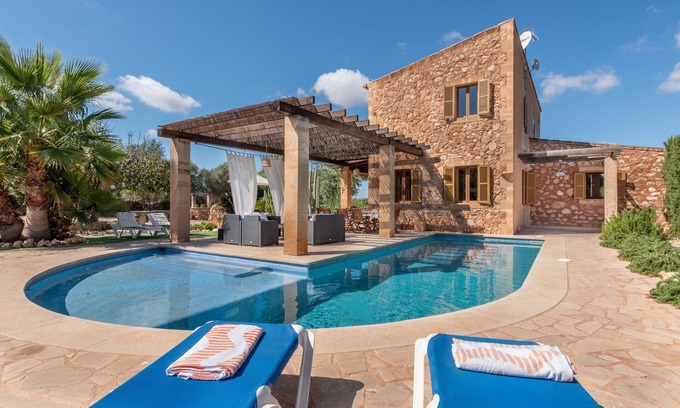 Campos Villa | Fantastic Finca with Pool, Terrace with Lounge Area, Air Conditioning and Wi-Fi