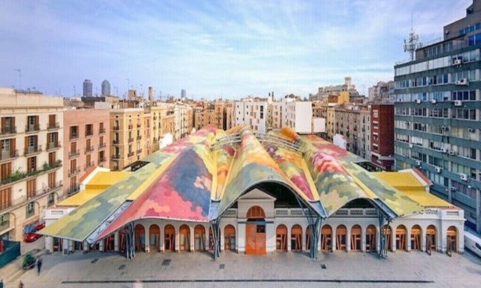 Gothic Quarter Apartment | Fantastic GroupFlat: 9-Bedrooms, 6-Bathrooms for 18 people in Central Barcelona!