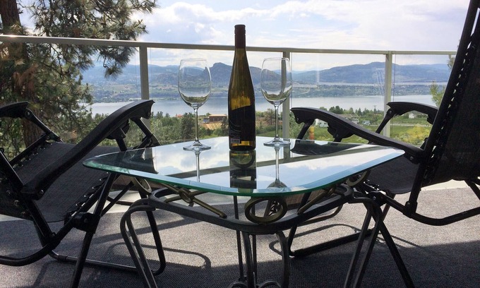 Okanagan-Similkameen House | Fantastic Lake Views! Complimentary Wine! What More Could You Ask for?!