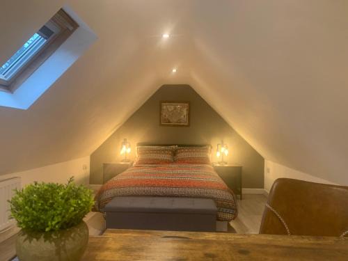 Warmingham House | Fantastic Location, Annexe with Hot Tub