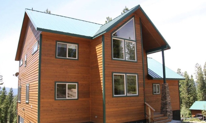 Crescent House | Fantastic Mountain Retreat ~ Close to lakes, mountains, streams