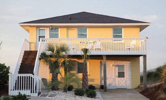 Emerald Isle Cottage | Fantastic Ocean Front Cottage with Private Swimming Pool right on the Beach!