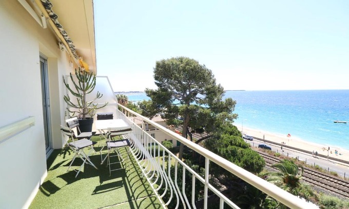 La Croix des Gardes Apartment | Fantastic sea view for this 2 bedroom up to 6 people 327