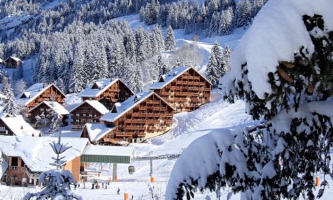 Oz Apartment | Fantastic ski in/out apartment in Central Oz! 4 bedrooms, WiFi, pool, views..
