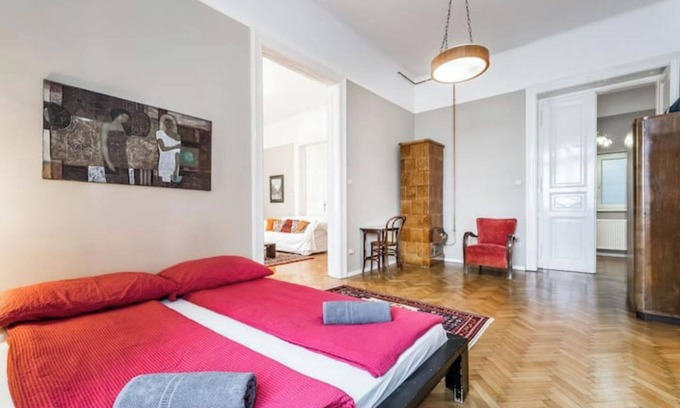 Nepszinhaz negyed Apartment | Fantastique Appartement Pour 13 Personnes Avec 3 Salles de Bain