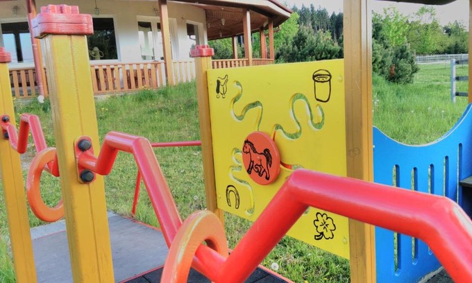 Morasice House | Farma Slunečný Dvůr apartmány a family stany střecha pod střechou