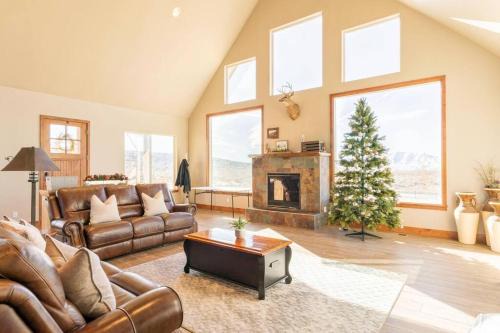 Reno House | FarmHouse at Antelope Valley with Mountain views 5BR 4BA