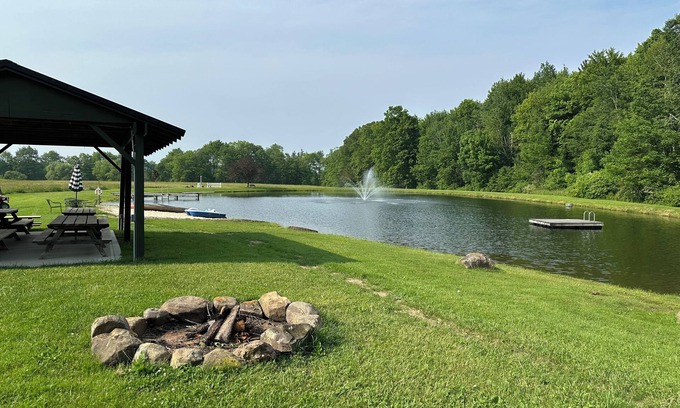 Burton Other | Farmhouse at Memory LakenSleeps 6 - 3 bedrooms - 1 bath